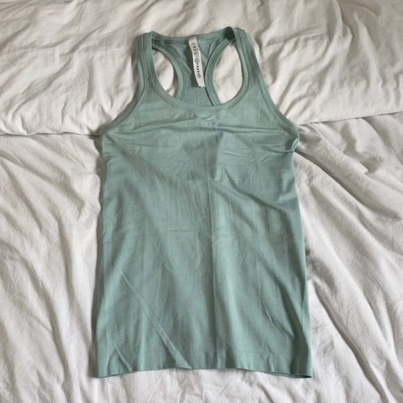 Lululemon size 4 tank top - Picture 1 of 1